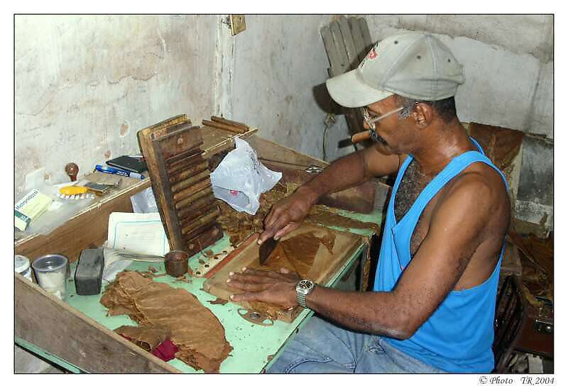 211 V�roba doutn�k�, ��dn� stehna kr�sn�ch �en... 