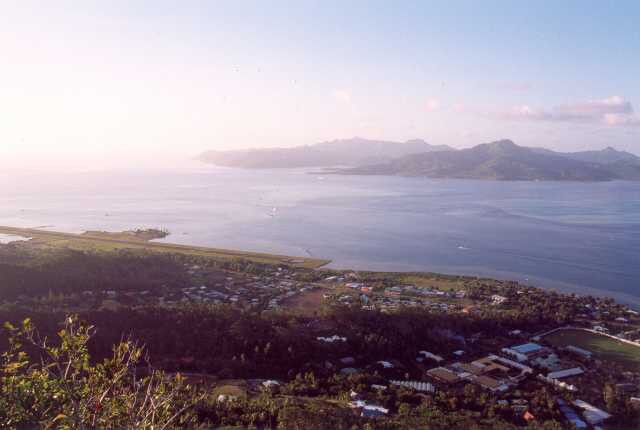 059 Pohled na ostrov Tahaa le��c� ve stejn� lagun� 