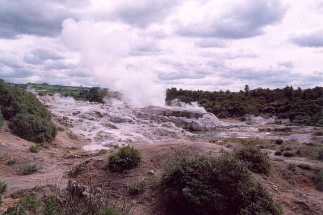 209 Nejv�t�� spont�ln� tryskaj�c� gejz�r NZ - Prince of Wales 