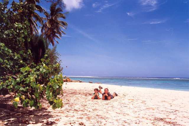 286 Pohoda u vody tepl� 28 stup�� 